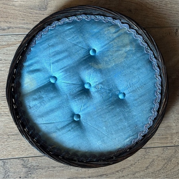 Antique Painted Japanese Wicker Sewing Basket ~ and Embroidery Thread - Picture 4 of 6